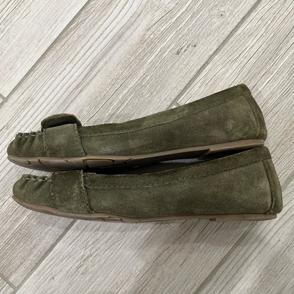 BCBG Generation Suede Green Ballet Flats Size 8 - Picture 4 of 9